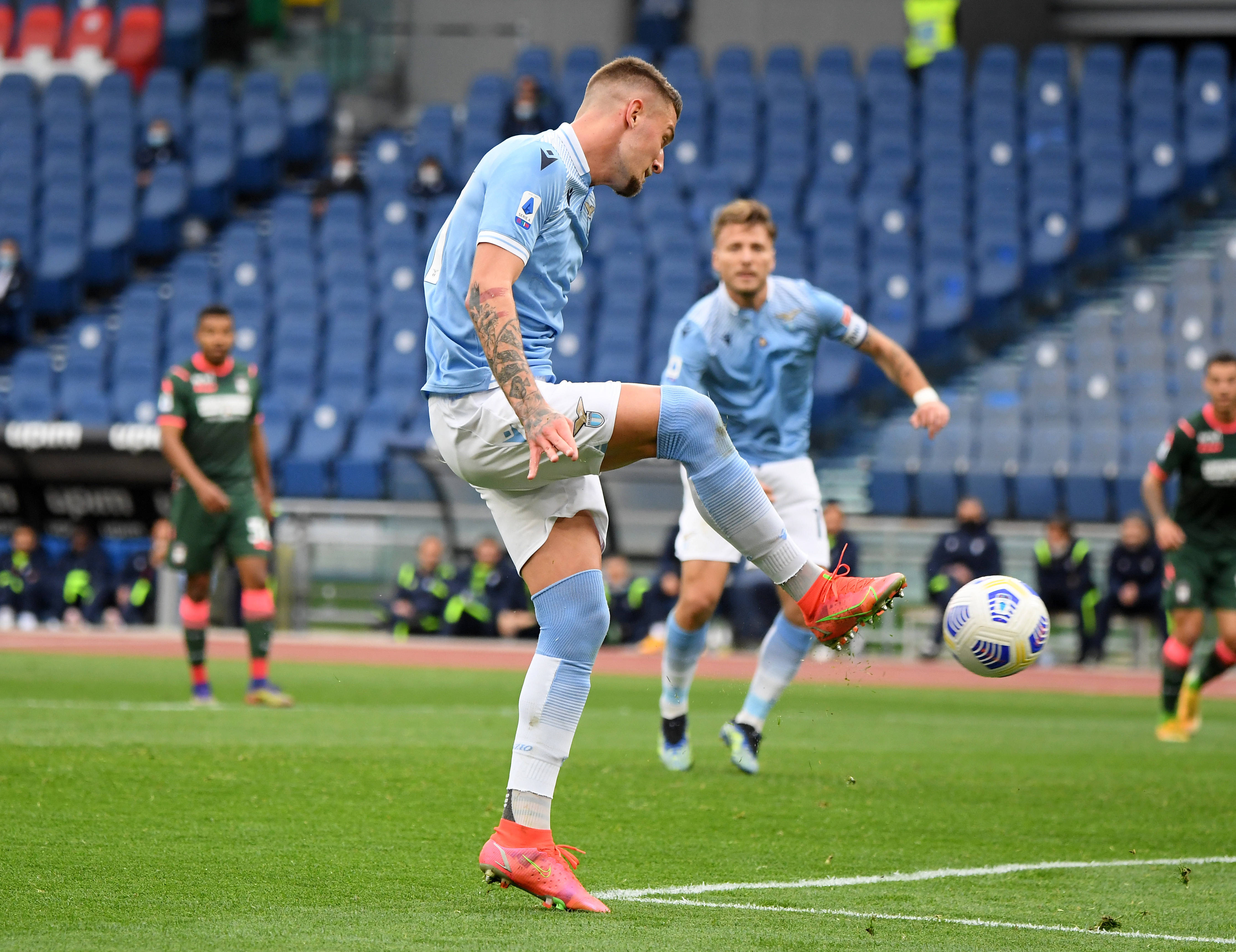 拉齐奥三球大胜对手，迎来赛季首场意甲胜利的简单介绍