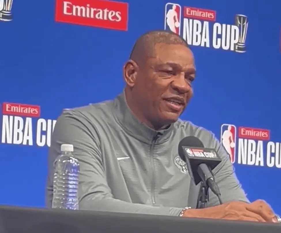 雄鹿小胜开拓者，取得胜利保持不败