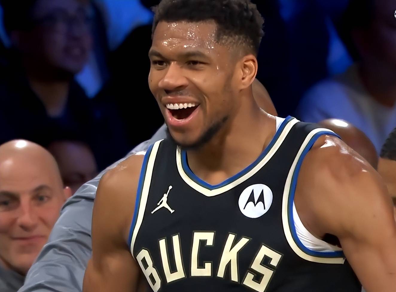 雄鹿小胜开拓者，取得胜利保持不败